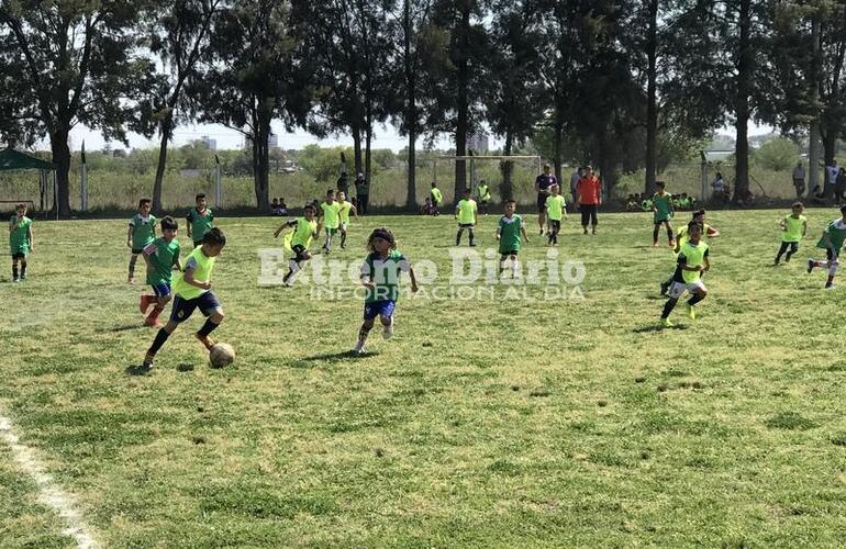 Imagen de River Plate realizó una prueba de jugadores en Arroyo Seco, organizada por Manos Dadas