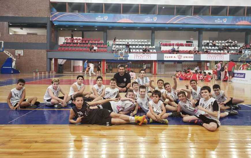 Las inferiores de Uni&oacute;n y otra incre&iacute;ble experiencia en el b&aacute;squet.