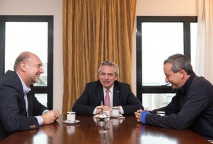 Perotti, Fernández y Javkin se reunieron en el piso 15 de un hotel del centro de la ciudad.