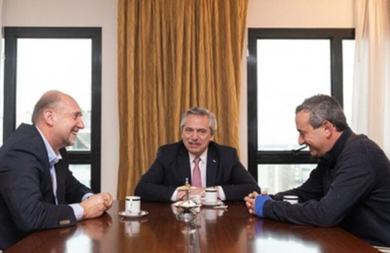 Perotti, Fernández y Javkin se reunieron en el piso 15 de un hotel del centro de la ciudad.