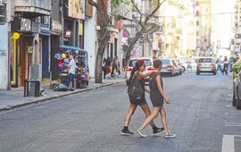 Postal del centro rosarino. El proyecto aprobado por el Concejo prev&eacute; hacer peatonal el tramo de San Luis entre Dorrego y Corrientes.Leonardo Vincenti