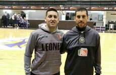 Rodrigo junto al jugador chileno de Leones Barham Amor Alvear