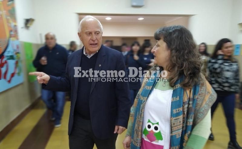 Imagen de Albarellos: El gobernador Miguel Lifschitz visit&oacute; la escuela y la comuna