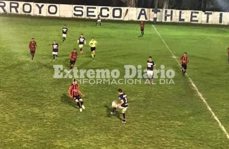 Imagen de Athletic superó al León y espera por Riberas o Porvenir Talleres