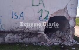 Imagen de As&iacute; qued&oacute; la estructura del cementerio tras el violento impacto