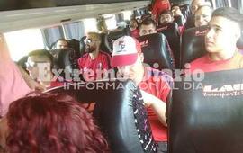 Imagen de estos momentos en pleno viaje del plantel arriba del micro.