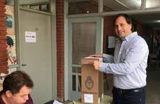 El Presidente Comunal efectu&oacute; su voto en la escuela primaria apoyando a la f&oacute;rmula vencedora.