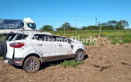 Imagen de Vuelco de un veh&iacute;culo sobre Ruta 21