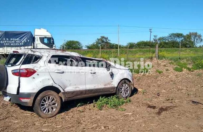 Imagen de Vuelco de un vehículo sobre Ruta 21