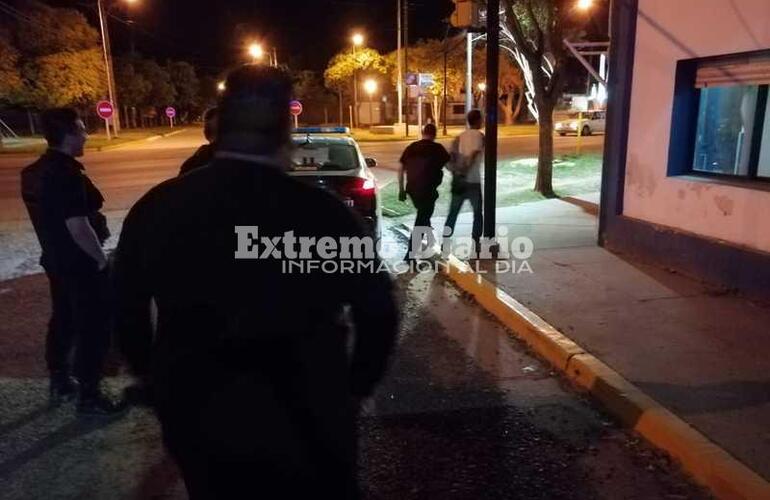 Imagen de Una pareja demorada por usurpar una propiedad privada