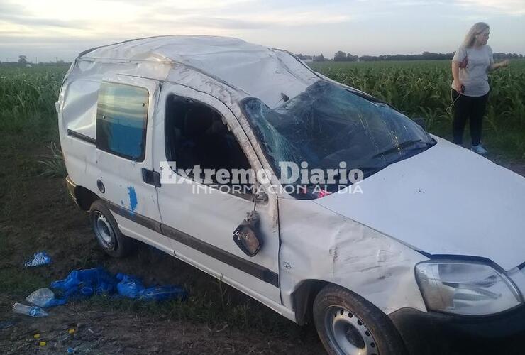 Imagen de Accidente: Volcó un utilitario