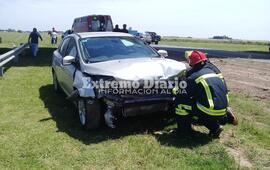 Imagen de Accidente: Un auto y un cami&oacute;n involucrados en un choque