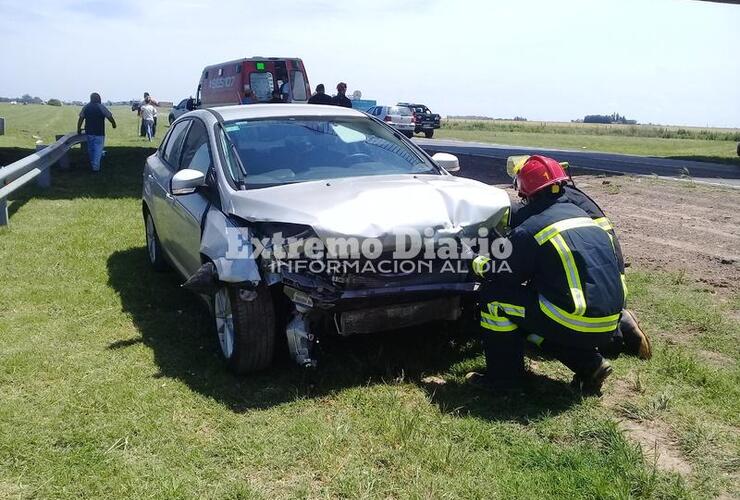 Imagen de Accidente: Un auto y un camión involucrados en un choque