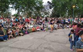 Al aire libre. El evento fue en el anfiteatro y cont&oacute; con amplia participaci&oacute;n.