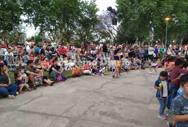 Al aire libre. El evento fue en el anfiteatro y contó con amplia participación.