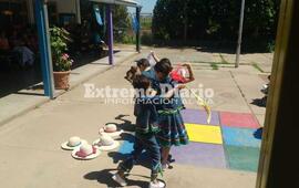 Imagen de D&iacute;a de la Tradici&oacute;n en la Escuela del Paraje El Omb&uacute;