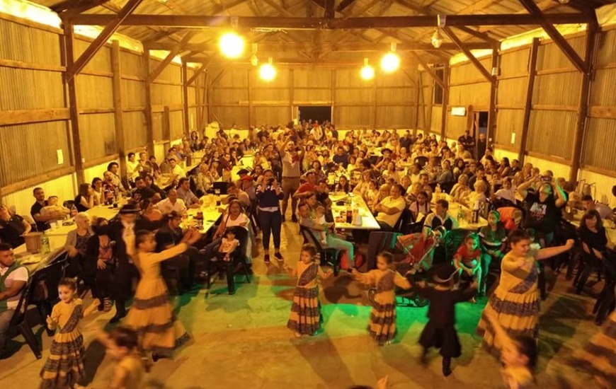 Imagen de Gran Pe&ntilde;a Folkl&oacute;rica en Albarellos