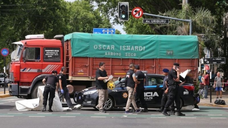 El cami&oacute;n cargado con papas arroll&oacute; a la mujer de 79 a&ntilde;os. Foto: Alan Monz&oacute;n/Rosario3
