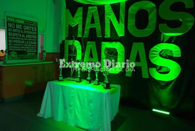 Imagen de La Escuela de Fútbol de Manos Dadas realizará mañana la entrega de Trofeos a sus jugadores