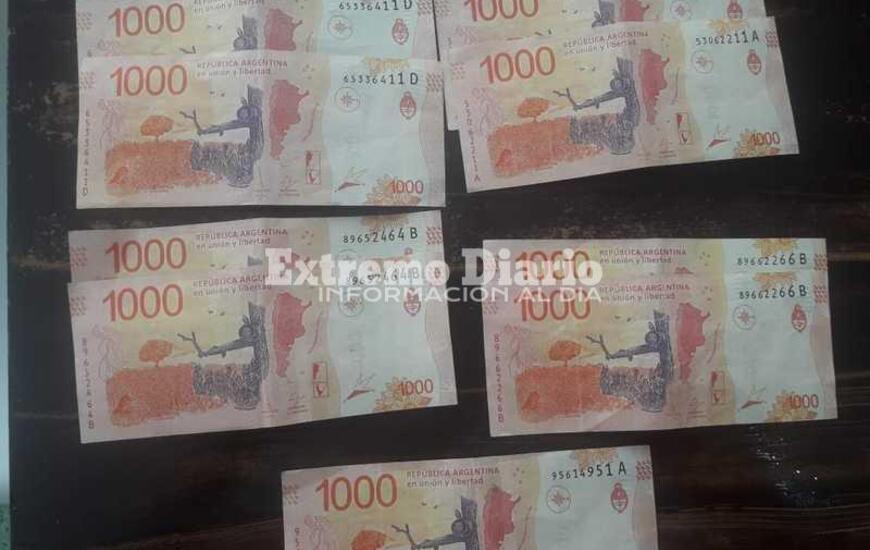 Les entregaron papel sin valor en las cajas del buffet del evento