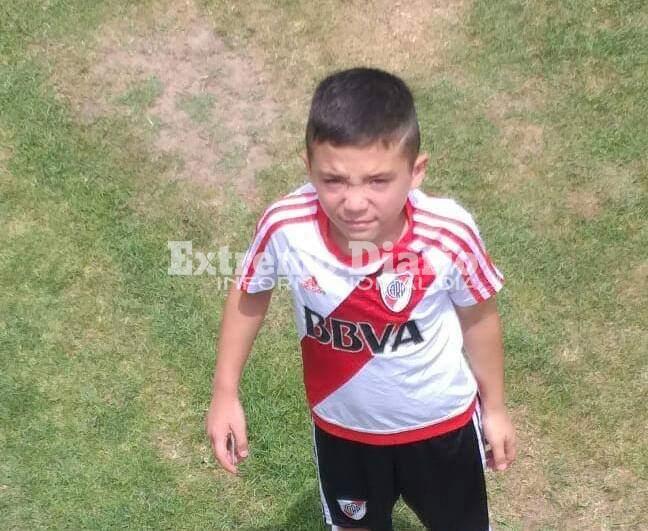 Santi se viste con "la banda" y ya salta a la cancha.