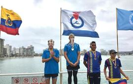 Otro vez el 1. El argentino en lo m&aacute;s alto del podio