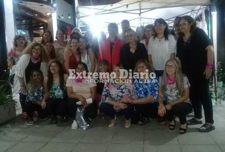 Todas juntas. La foto grupal al culminar el evento y después de disfrutar de una linda velada.