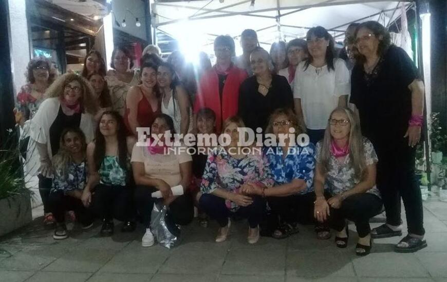 Todas juntas. La foto grupal al culminar el evento y despu&eacute;s de disfrutar de una linda velada.