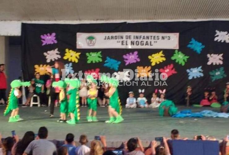 Imagen de El Jardín de Infantes N°3 'El Nogal' cierra el año con fiesta en el Anfiteatro