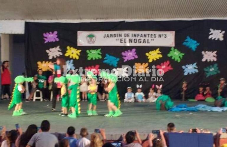 Imagen de El Jardín de Infantes N°3 'El Nogal' cierra el año con fiesta en el Anfiteatro