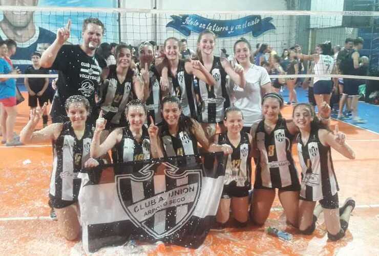 Imagen de ¡Gran noticia!: La Sub 13 de Vóley Femenino Unión Campeonas invictas en su categoría