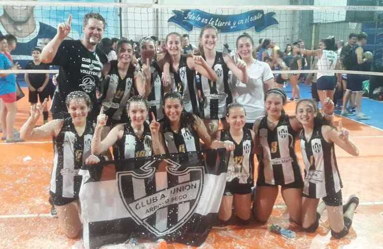 Imagen de ¡Gran noticia!: La Sub 13 de Vóley Femenino Unión Campeonas invictas en su categoría