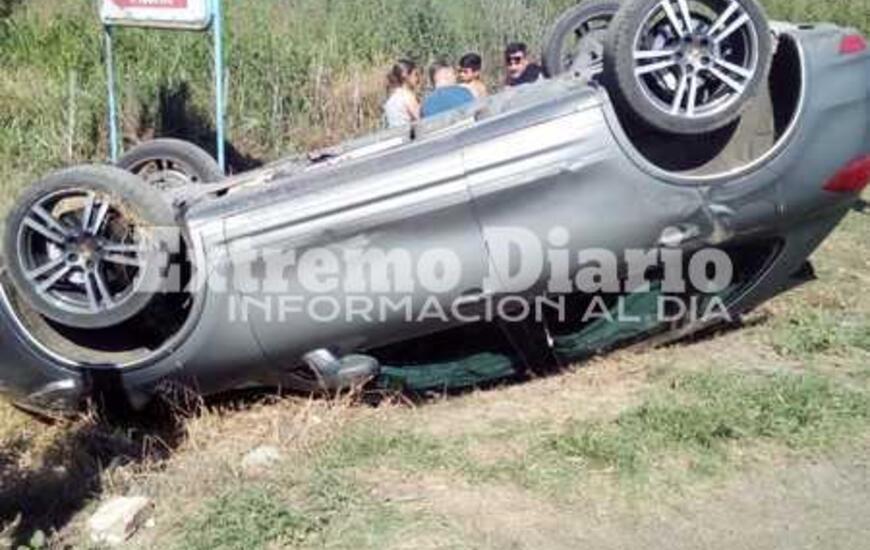 Imagen de El hermano de &acute;Pocho&acute; Lavezzi  volc&oacute; a la altura de Guillermo Tell