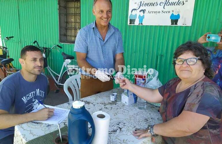 Imagen de Entrega de bolsones y control de diabetes