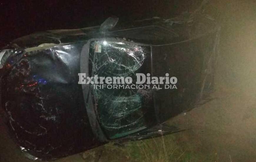 Imagen de Vuelco de un veh&iacute;culo en camino a Playa Mansa
