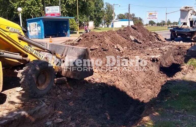 Trabajos de reparación de las zonas próximas a las garitas de colectivo.