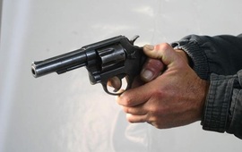 Imagen de Roban en una casa de juego clandestino