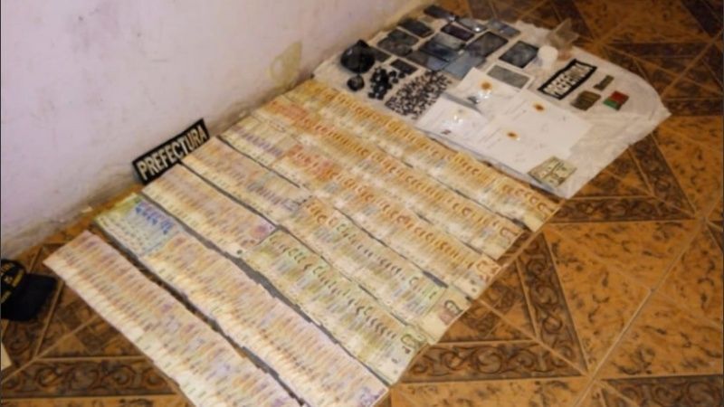 Parte de los elementos incautados en los operativos.