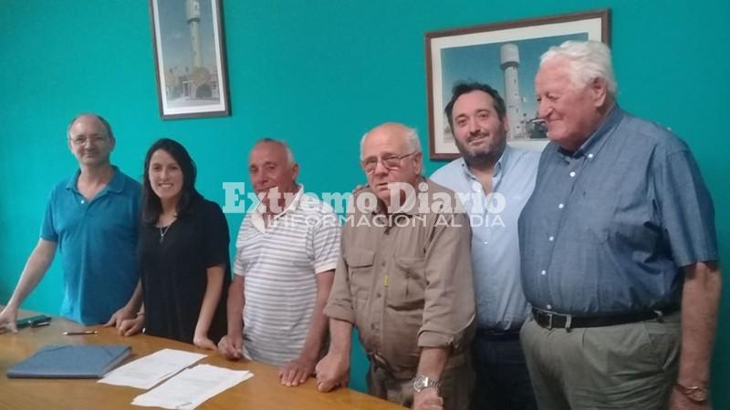 Imagen de Referentes del ENRESS visitaron la Cooperativa de Agua