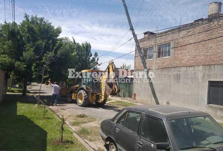 Imagen de Sarmiento y Don Orione: Postes en mal estado