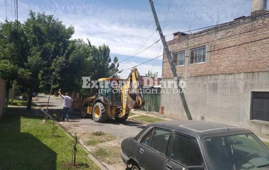 Imagen de Sarmiento y Don Orione: Postes en mal estado