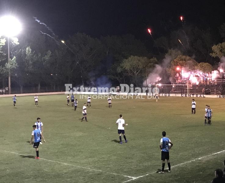 Los jugadores del Lobo levantando la Copa