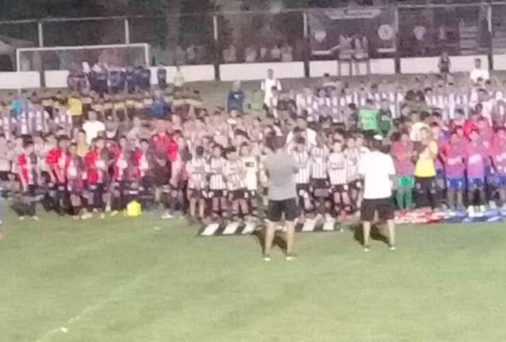 Acto inaugural. Gran cantidad de jugadores y clubes forman parte de otra competencia m&aacute;s en el "Panza"