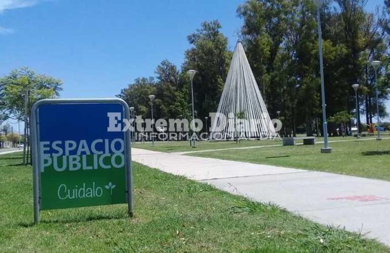 El clásico árbol navideño quedará inaugurado oficialmente está noche.