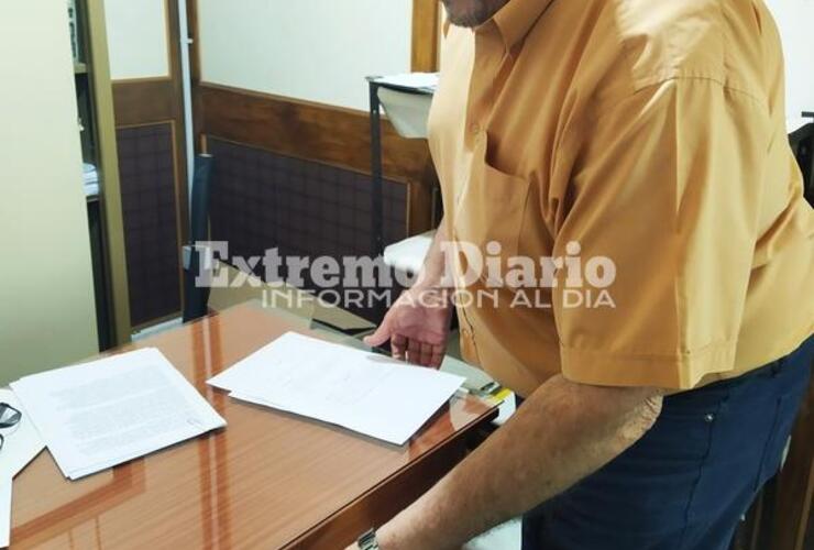 Imagen de Sánchez sacó el escudo de la UCR porque Cuello ocupará su oficina