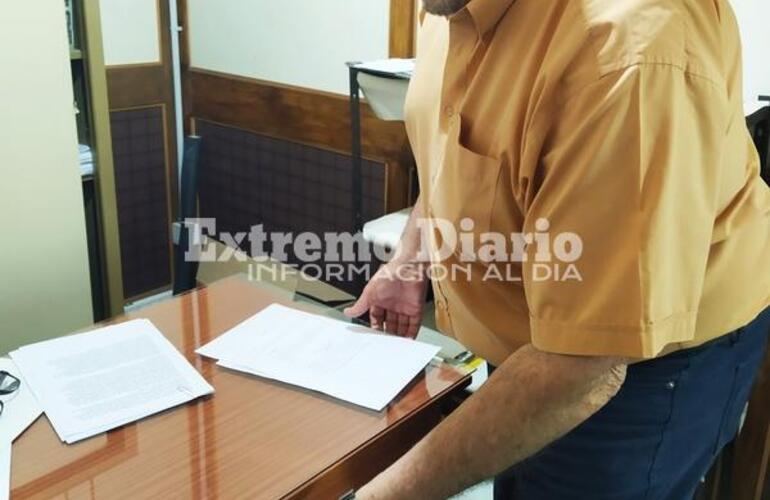 Imagen de Sánchez sacó el escudo de la UCR porque Cuello ocupará su oficina