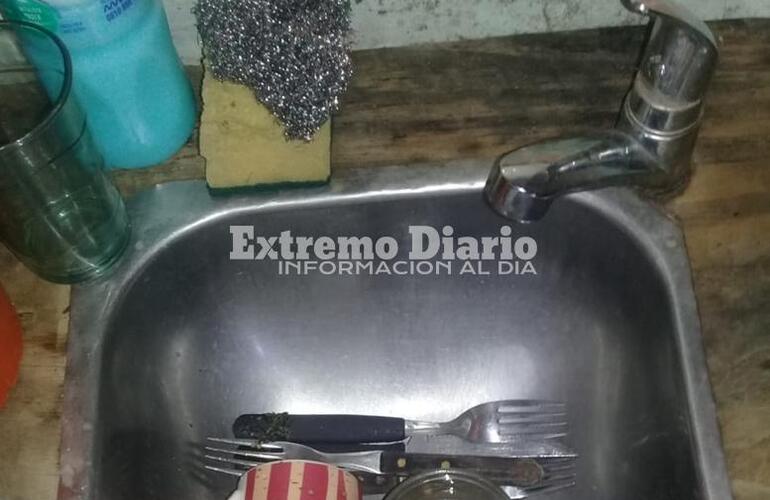Ni para lavar los platos. No hay agua y los vecinos est&aacute;n molestos.
