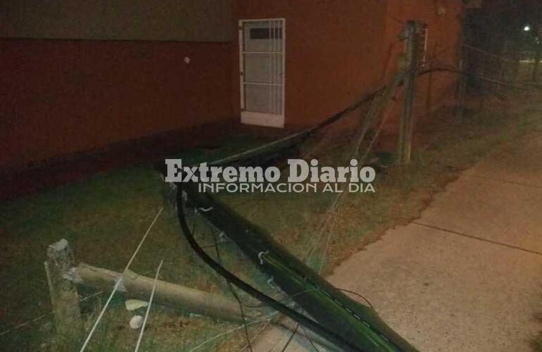 Imagen de Ruta 21 y calle Pav&oacute;n: Ca&iacute;da de un poste