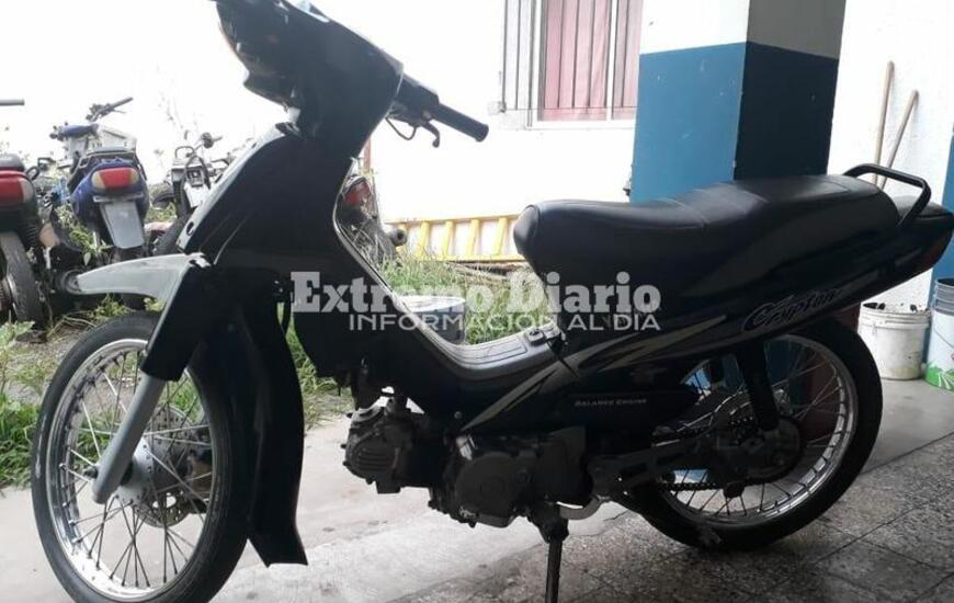 Imagen de Circulaba en una moto con pedido de captura