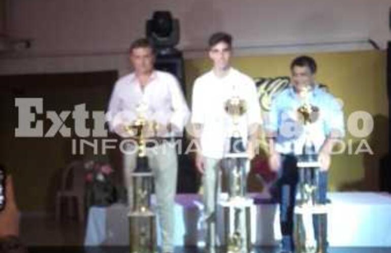 El piloto local recibió el trofeo por clasificar en  el 3° puesto del campeonato